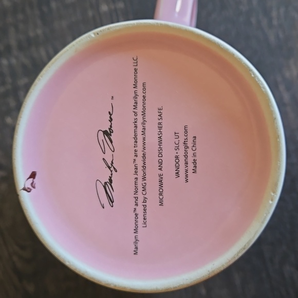 Marylin Monroe coffee cup - Picture 3 of 5